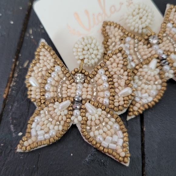 NWT Butterfly Seed Bead Earrings Ivory White Cream Gold Bronze Post Back Insect - Picture 2 of 3